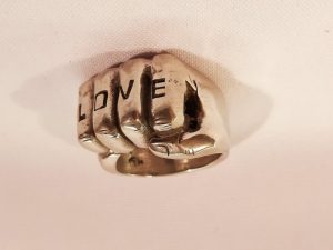 Bizsu Gyűrű - Boxoló Ököl Love (8)