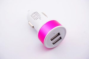 Szivargyújtós Dupla USB Töltő Univeverzális - Fehér-Pink