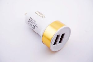 Szivargyújtós Dupla USB Töltő Univeverzális - Fehér-Arany Szín